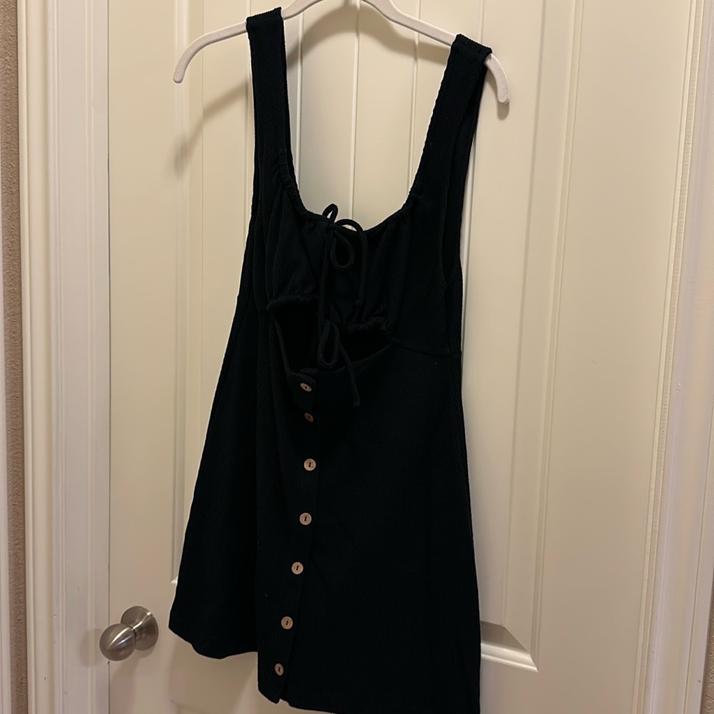 Free People Beach Dress. Ties At Neck Line And Waist With Peek A Boo Window.